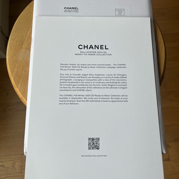 Chanel Fall-Winter 2021/22 Ready-to-wear collection book - Picture 2 of 14